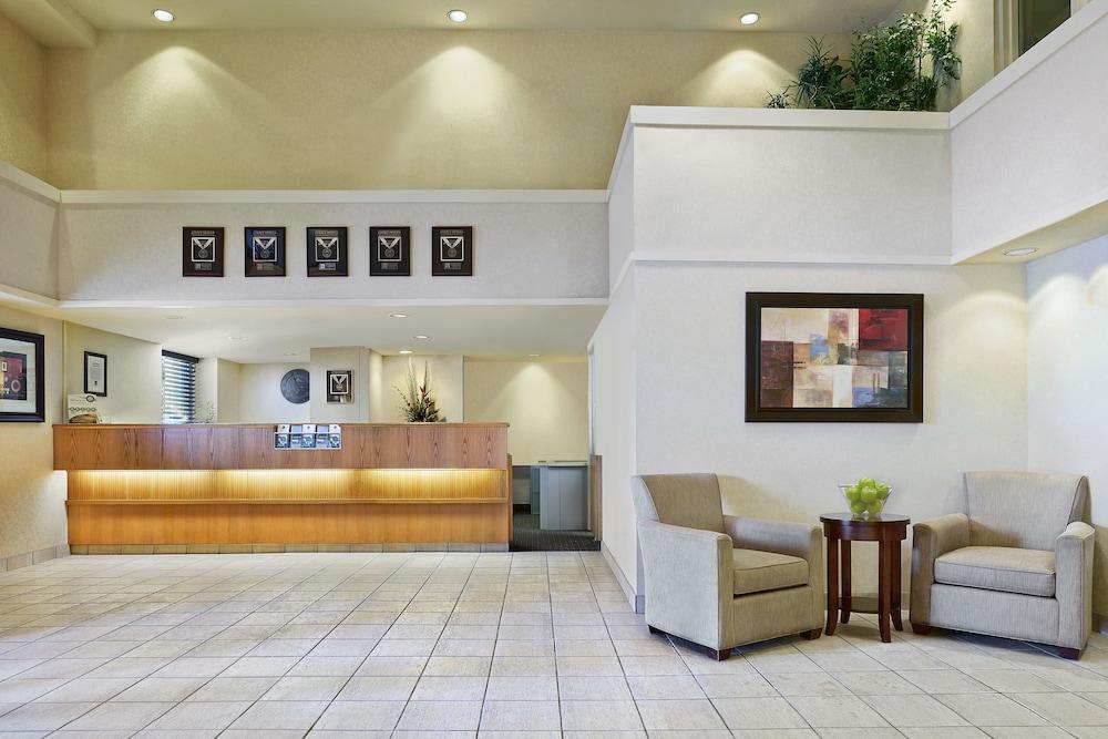 Comfort Suites Лондон Экстерьер фото
