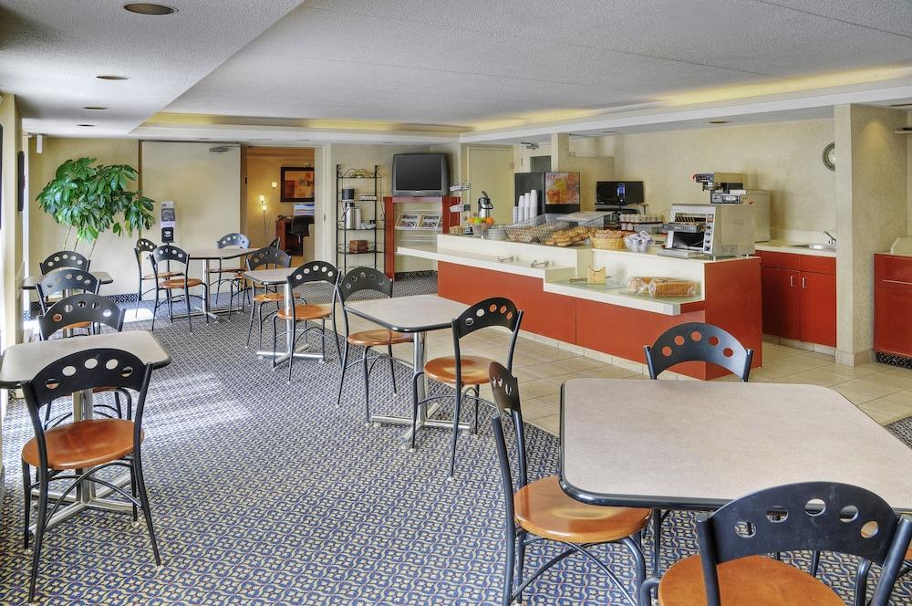 Comfort Suites Лондон Экстерьер фото