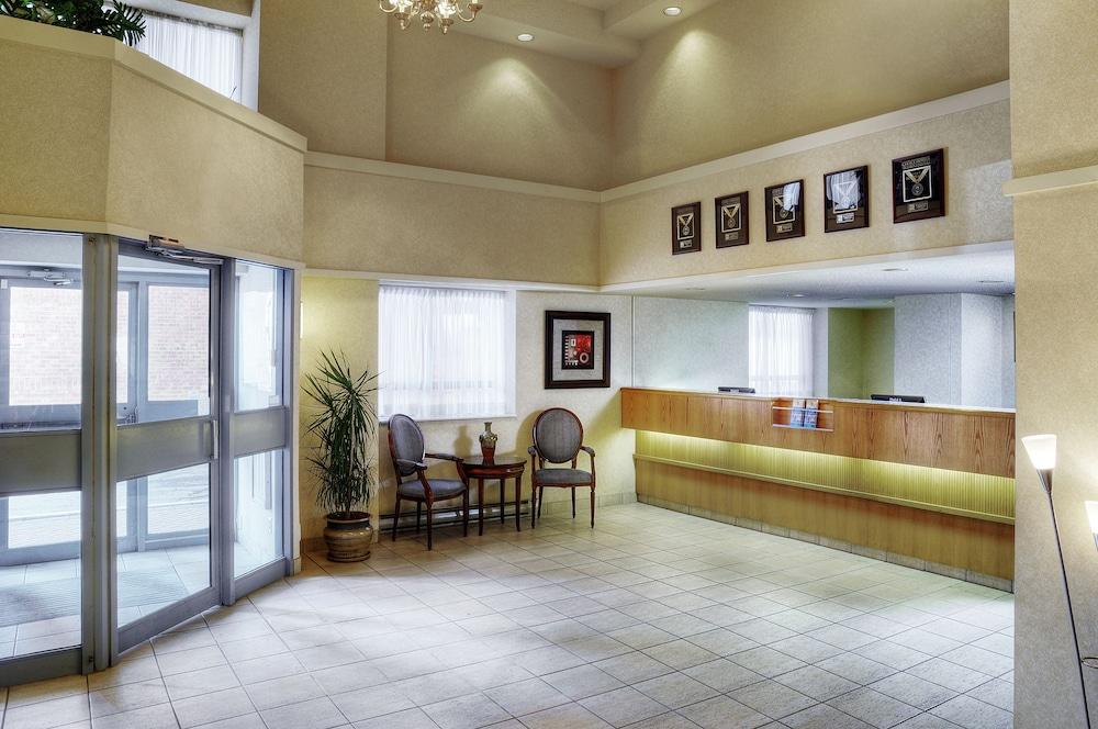 Comfort Suites Лондон Экстерьер фото