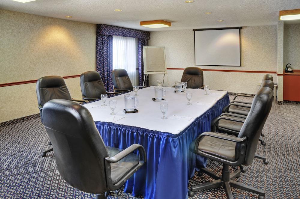 Comfort Suites Лондон Экстерьер фото