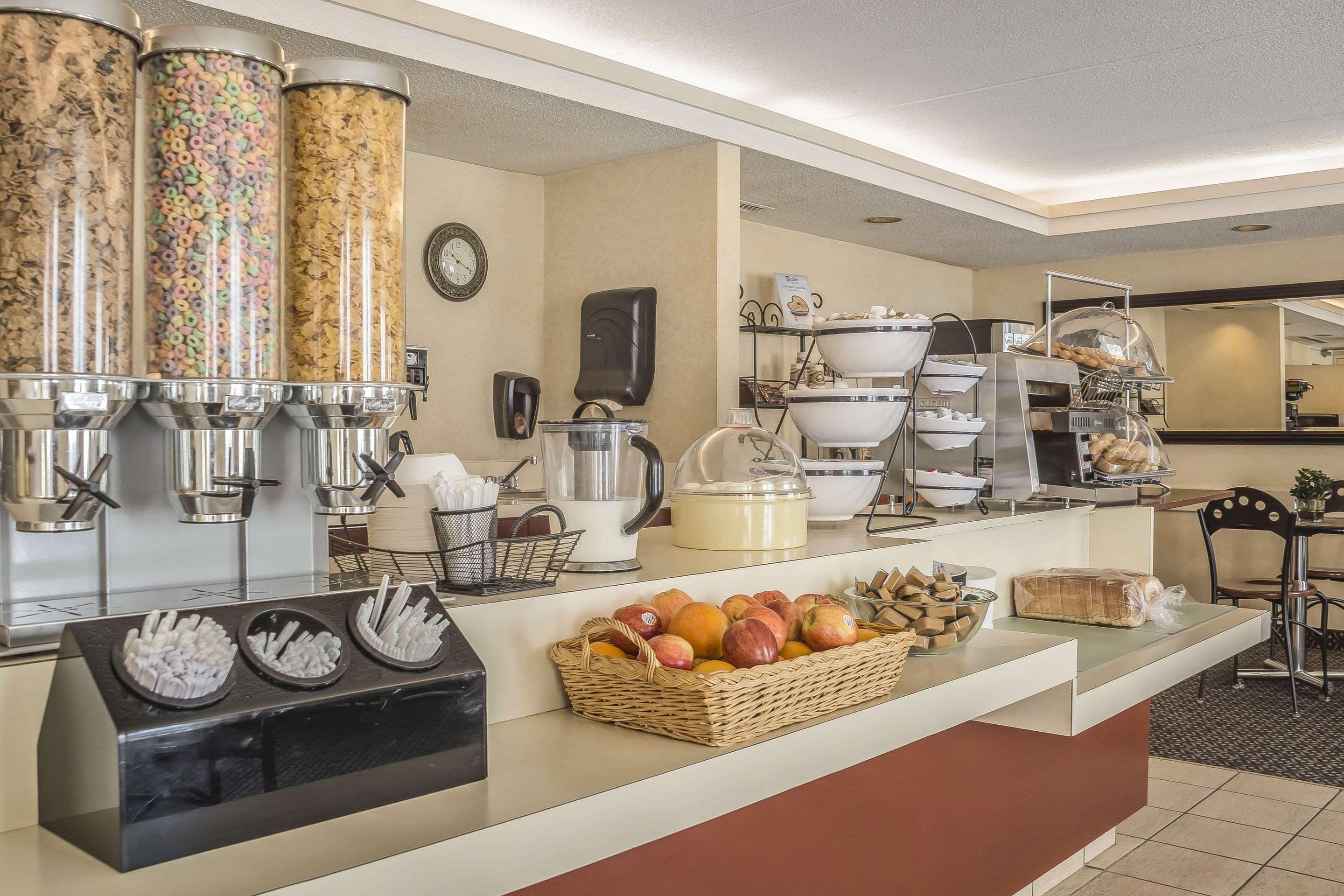 Comfort Suites Лондон Экстерьер фото