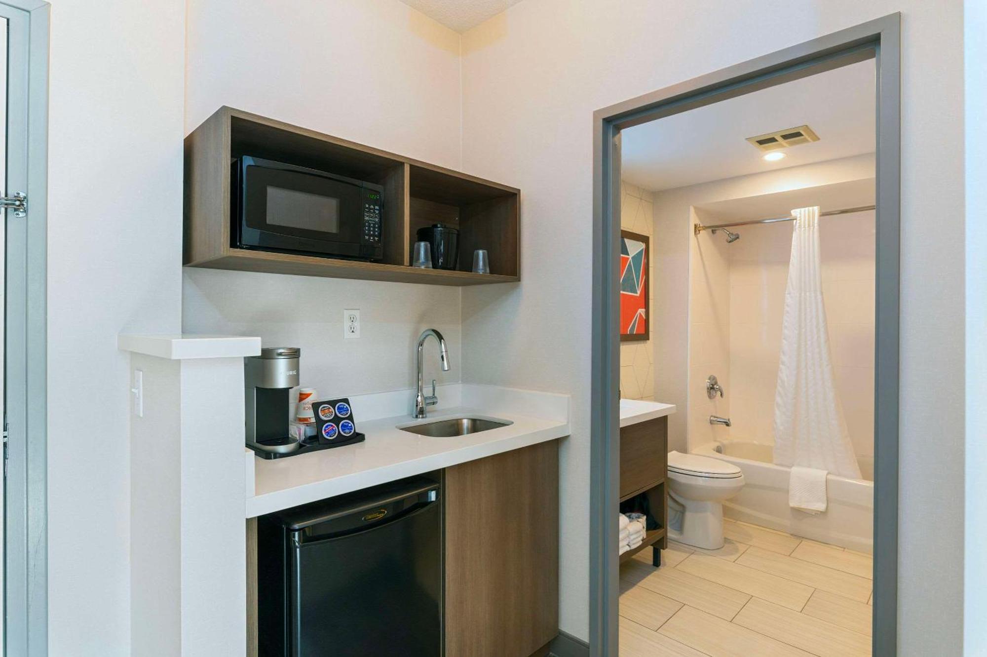 Comfort Suites Лондон Экстерьер фото
