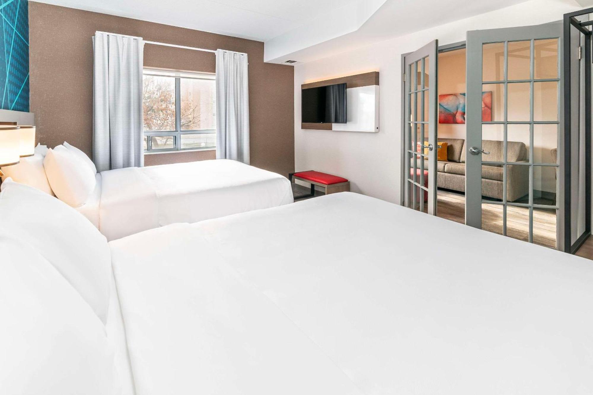 Comfort Suites Лондон Экстерьер фото