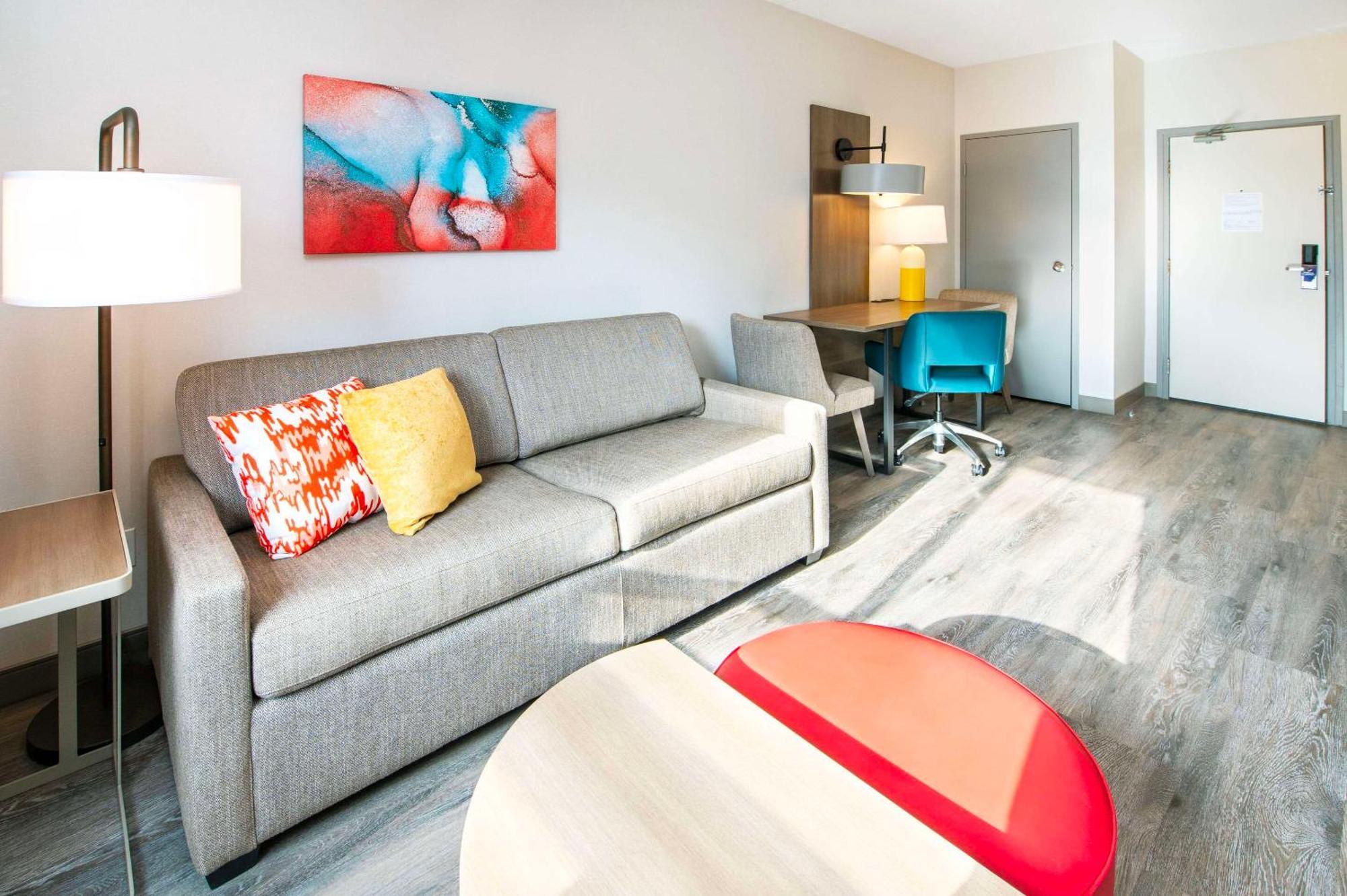 Comfort Suites Лондон Экстерьер фото