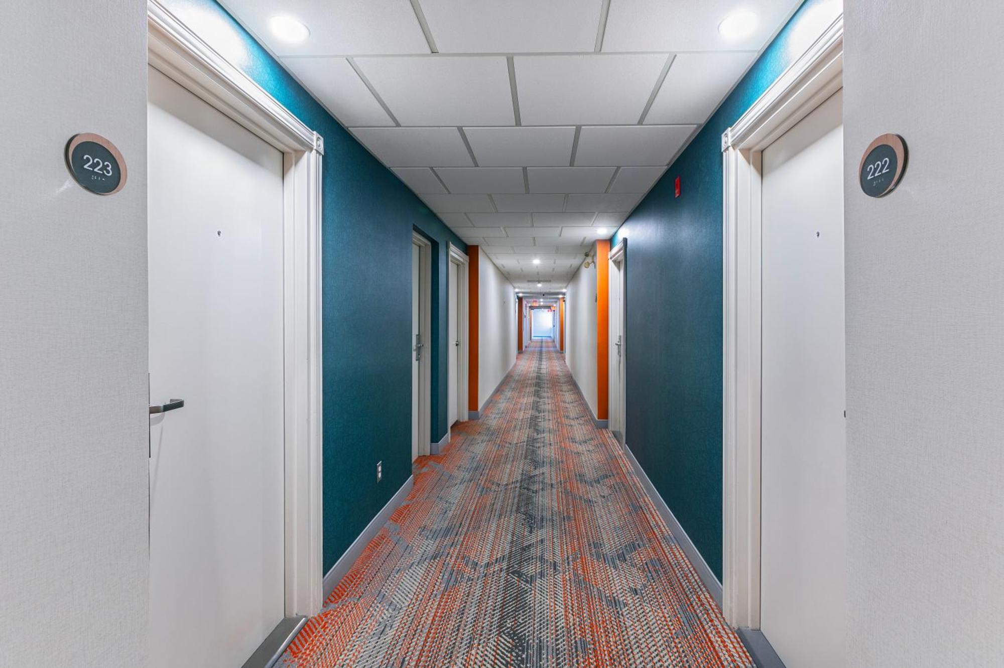 Comfort Suites Лондон Экстерьер фото