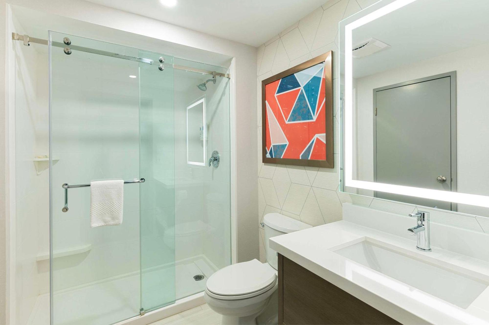 Comfort Suites Лондон Экстерьер фото