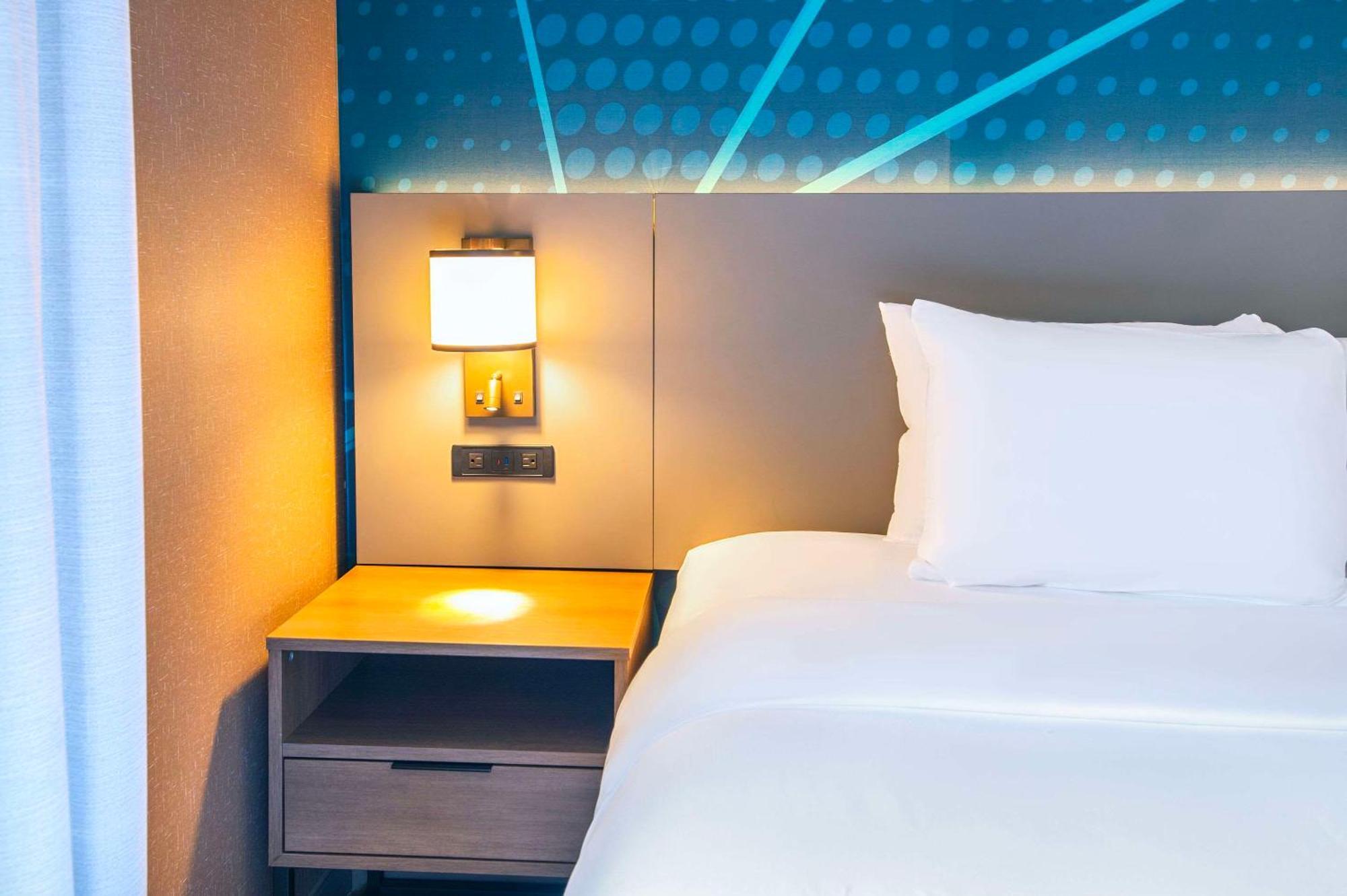 Comfort Suites Лондон Экстерьер фото