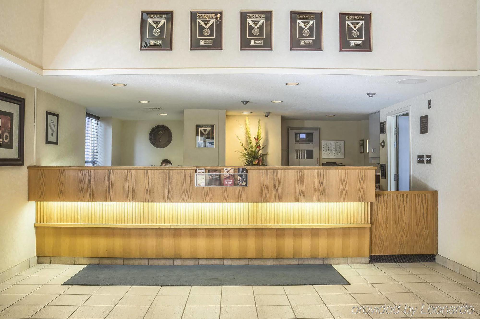 Comfort Suites Лондон Экстерьер фото
