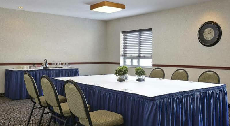 Comfort Suites Лондон Экстерьер фото